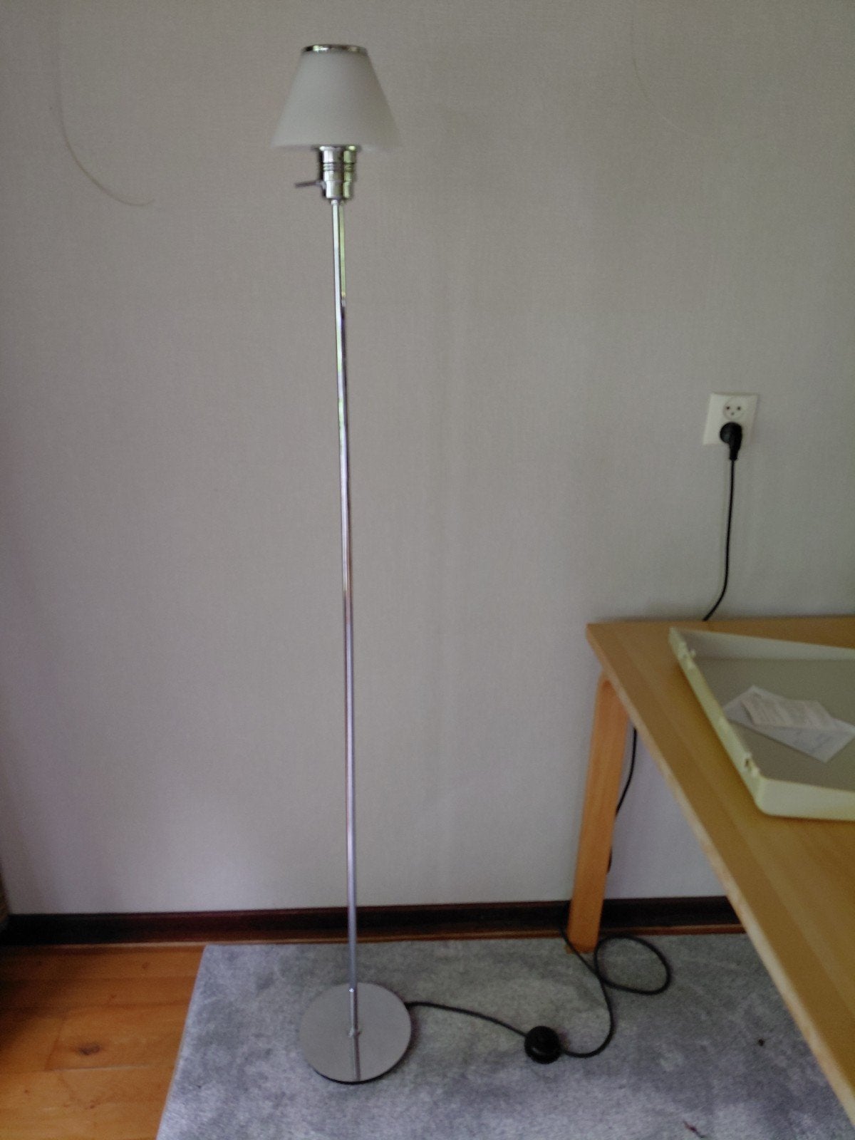 Strakke vloerlamp met glazen kap - onbeschadigd, Ophalen, Modern, Strak, Zo goed als nieuw, Glas