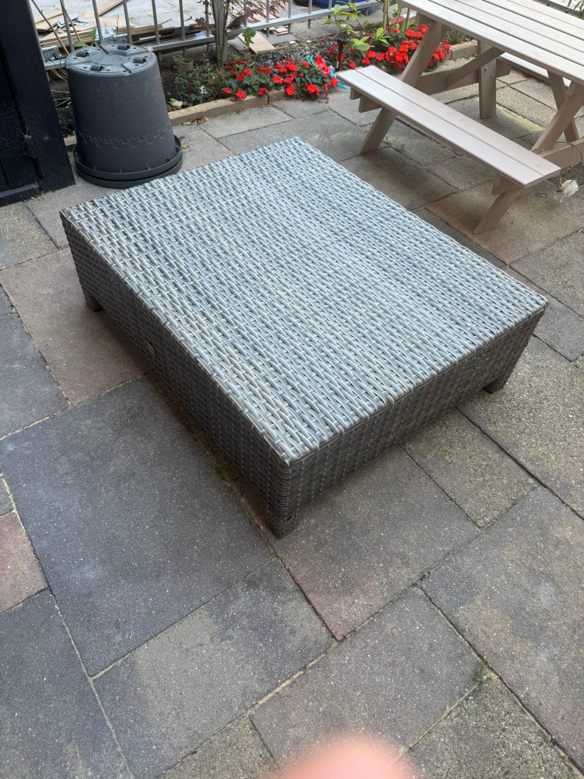 Tuinpoef of tafel, Tuin en Terras, Ophalen, Zo goed als nieuw