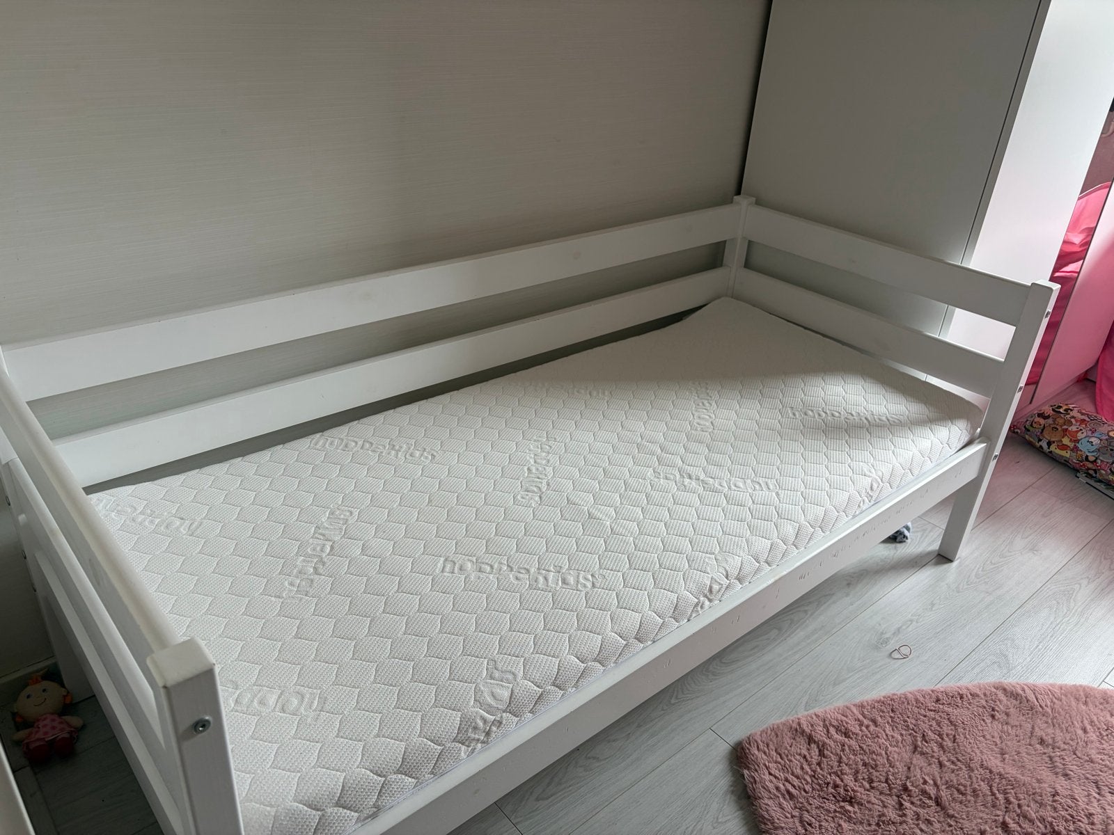 Wit kinderbed met matras - Hoppekids, Ophalen, Gebruikt, 90 cm, Eenpersoons