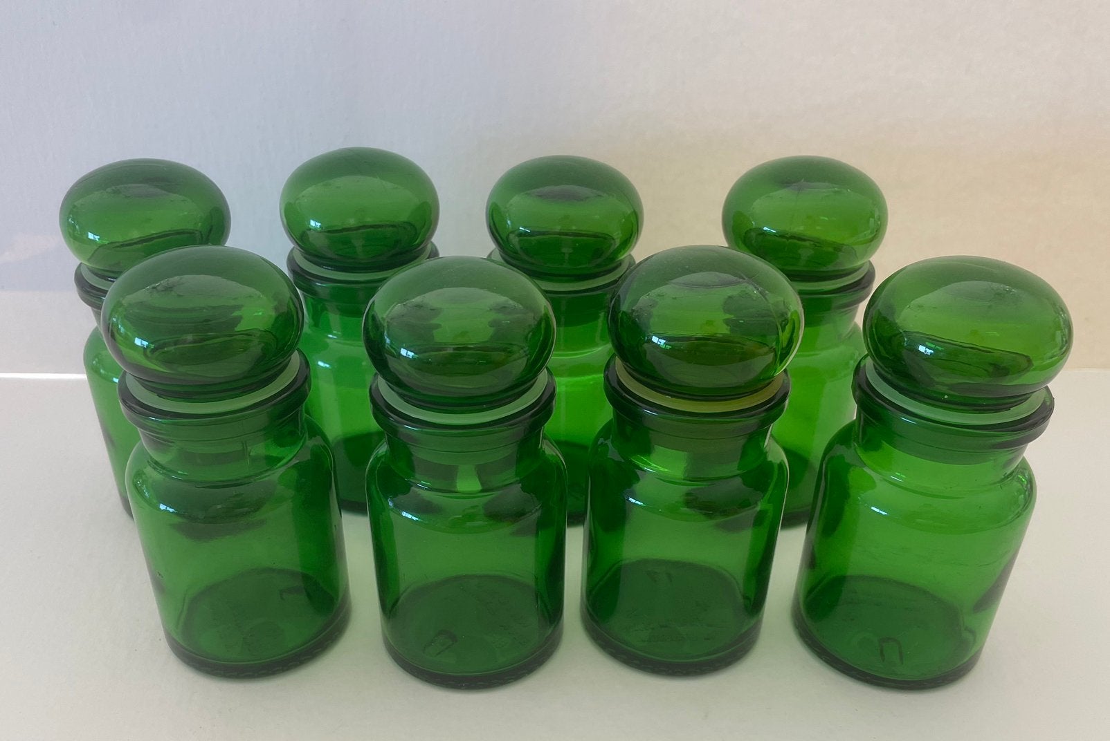 8 Vintage groene glazen Apothekerspotjes Kruidenpotjes 70’s, Antiek en Kunst, Antiek | Glas en Kristal, Ophalen