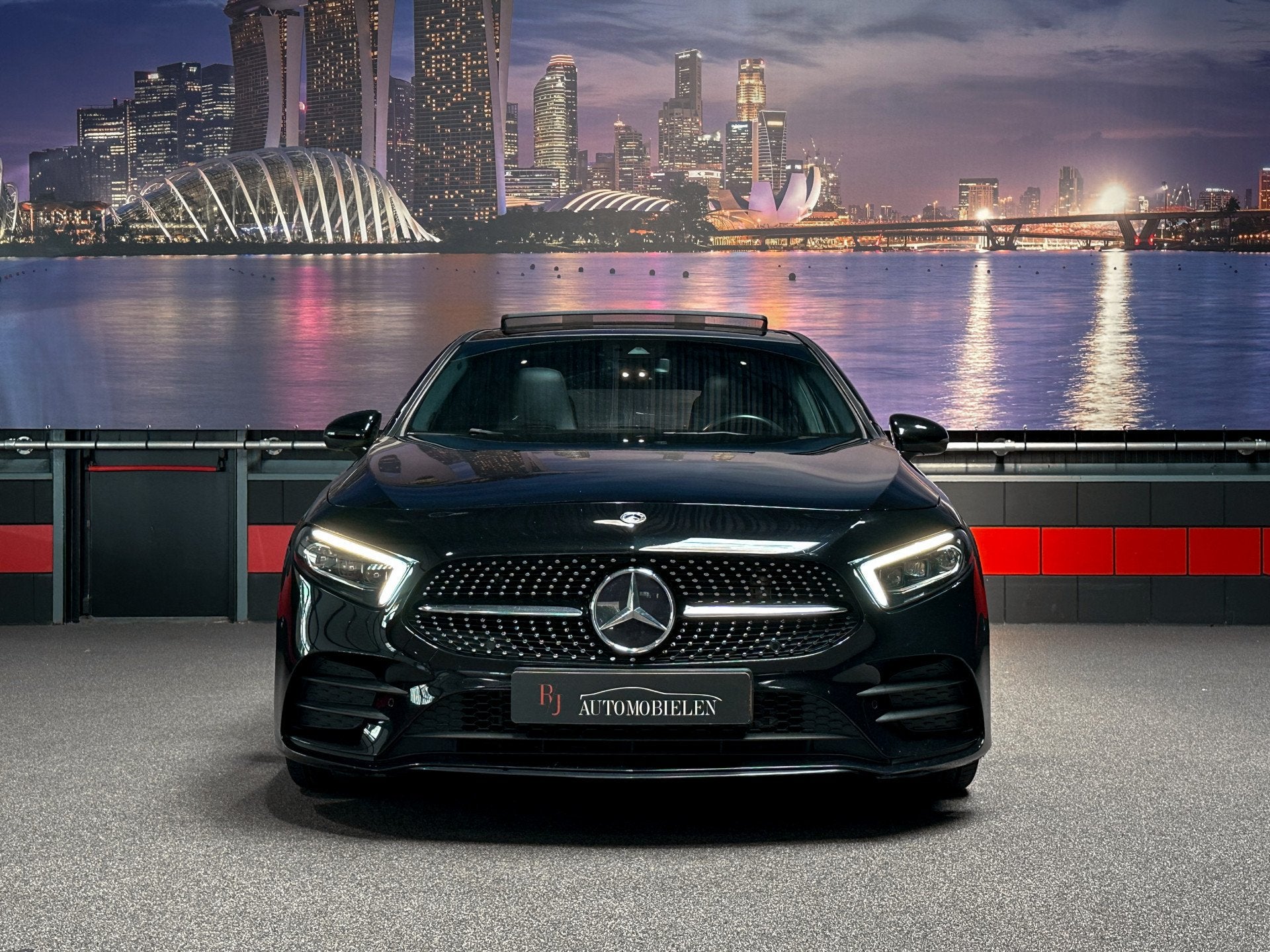 Mercedes-Benz A-Klasse A200 AMG Memory|Multibeam|Panorama|Sf, Auto's, Gebruikt, 4 cilinders, Zwart, Origineel Nederlands