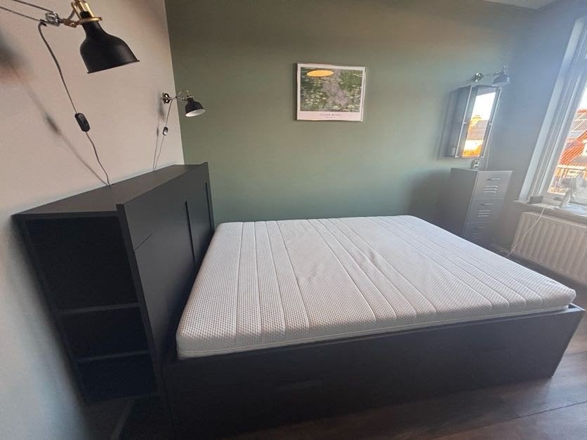 Tweepersoonsbed met 4 lades en hoofdbord met planken, Huis en Inrichting, Slaapkamer | Bedden, Ophalen, Zwart, Steigerhout, 140 cm