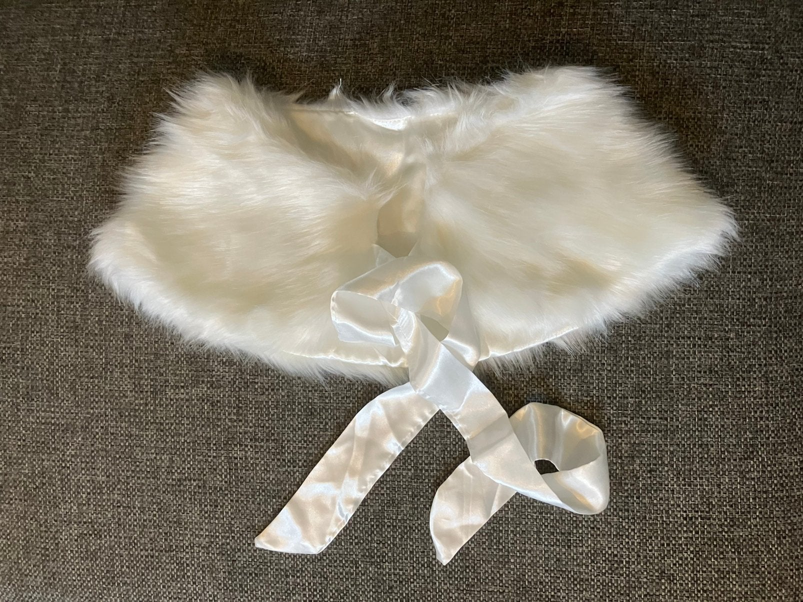 Stola fluffy omslag bontje bruidsmeisje 3x wit, Kleding | Dames, Ophalen of Verzenden, Nieuw, Wit
