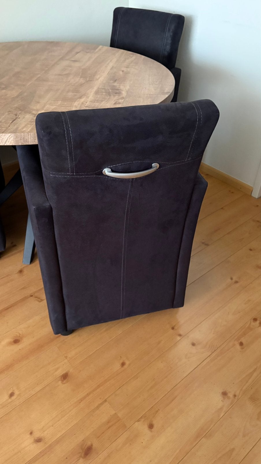 4 mooie, zwarte eetkamerstoelen (met wieltjes), Ophalen, Zo goed als nieuw, 4 tot 6 stoelen