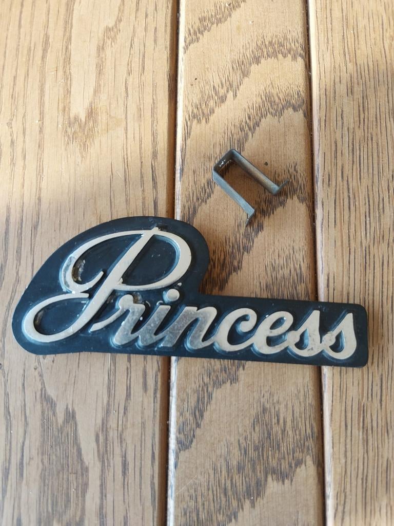 Princess auto embleem, Ophalen