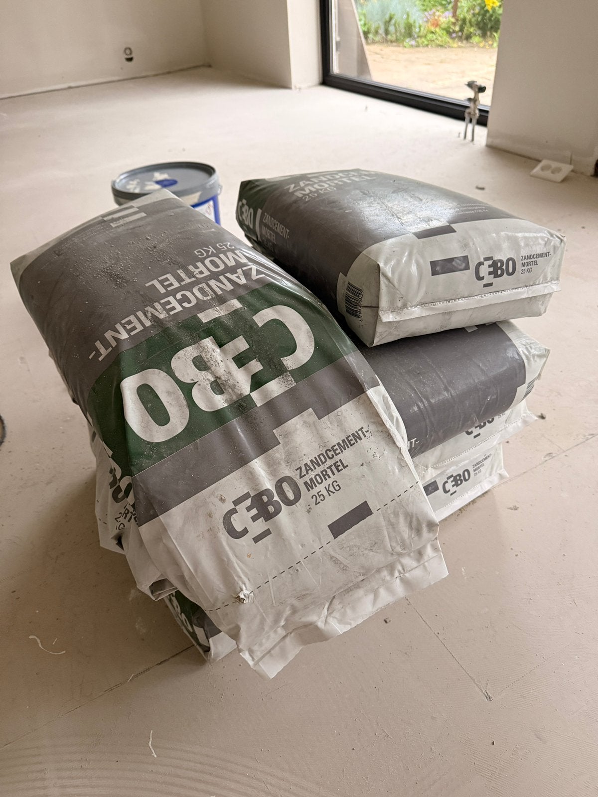 Cement mortel, Ophalen