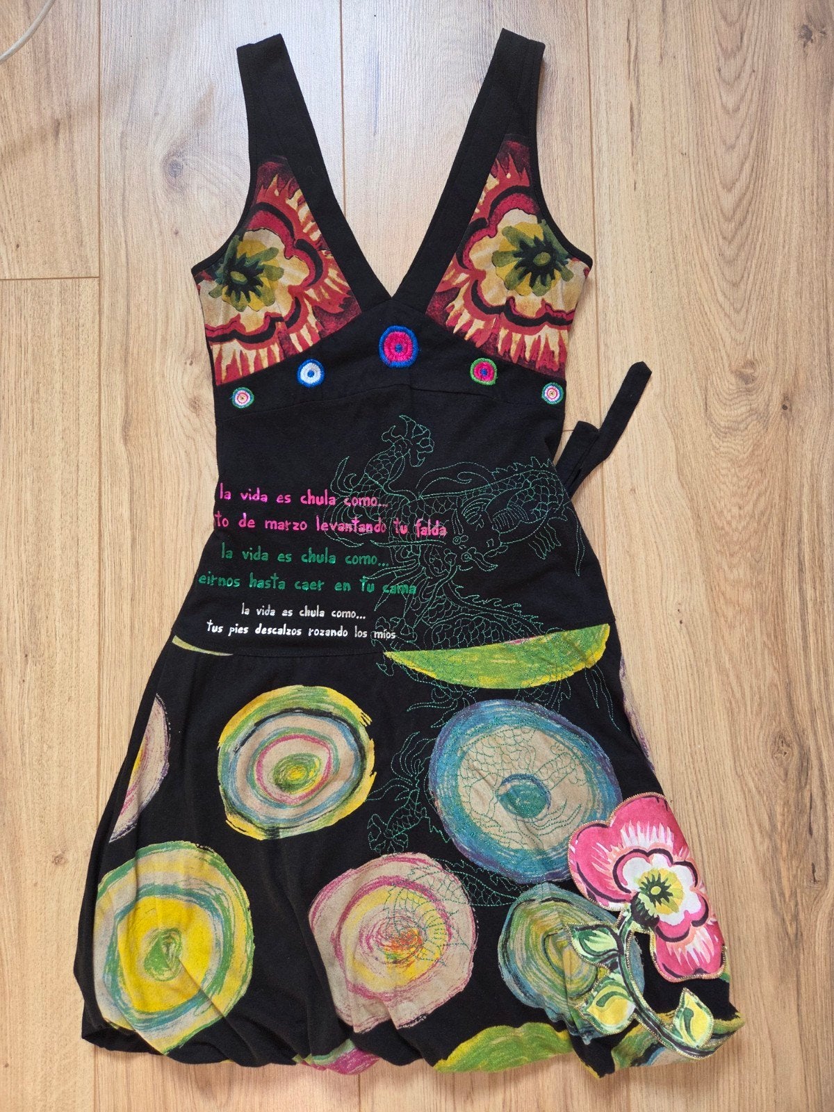 Desigual Zomerjurk Zwart met Kleurrijke Prints Maat S, Kleding | Dames, Overige kleuren, Ophalen of Verzenden, Knielengte, Gedragen