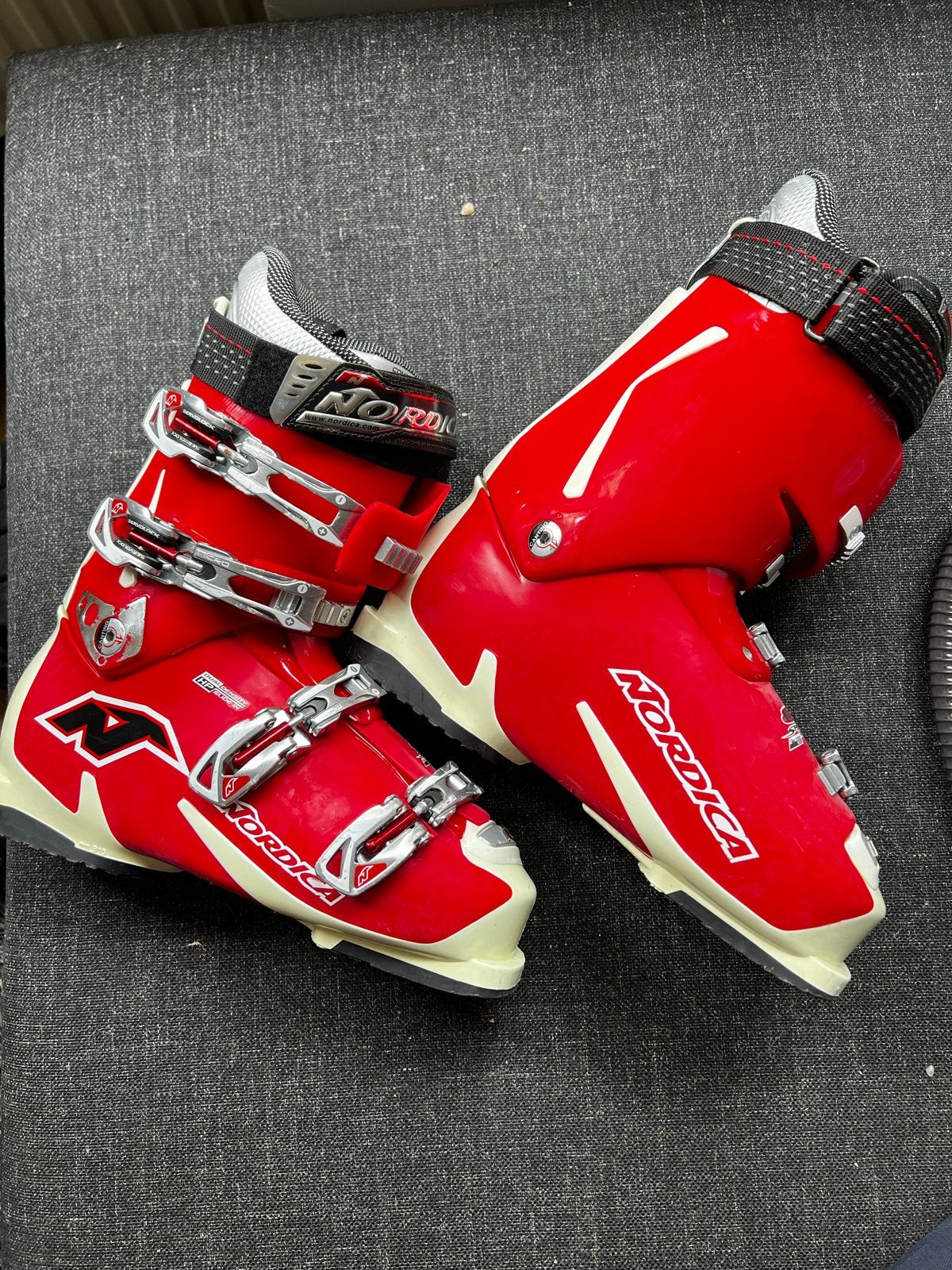 Nordica Skischoenen Rood - Maat 270-275 (315 mm), Ophalen, Gebruikt, Schoenen, Nordica