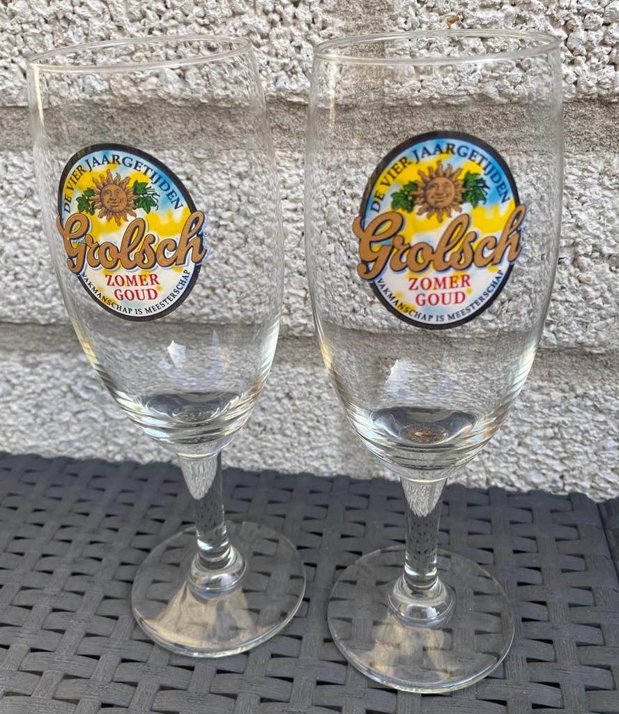 2 Grolsch zomer goud bierglazen op voet. H.19,5 cm, Verzamelen, Biermerken, Ophalen of Verzenden, Zo goed als nieuw, Glas of Glazen