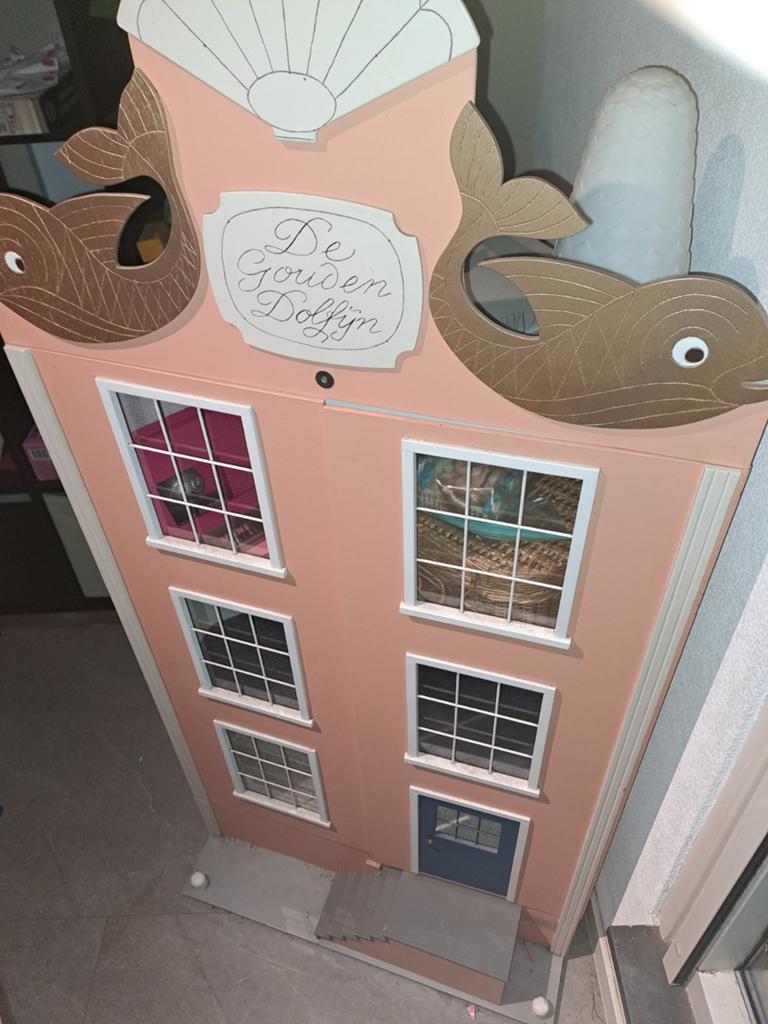 Zelfgemaakt barbie poppenhuis, Ophalen, Gebruikt, Poppenhuis