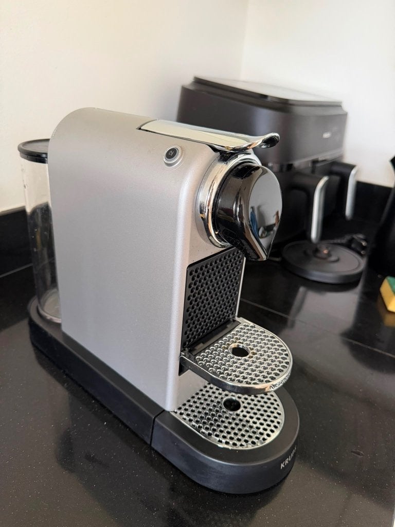 Nepresso Krups Koffie Machine Met Melkopschuimer, Ophalen, Koffiepads en cups, Koffiemachine, Zo goed als nieuw