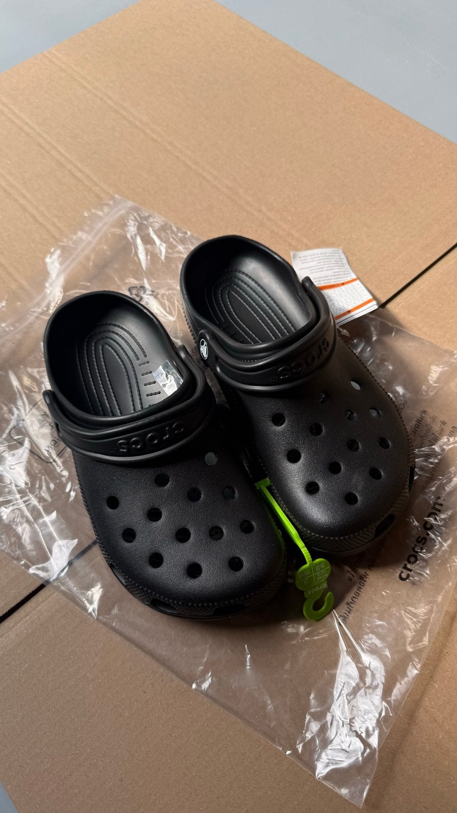 Nieuwe Classic Crocs Zwart Maat 38/39, Slippers, Verzenden, Zwart, Nieuw