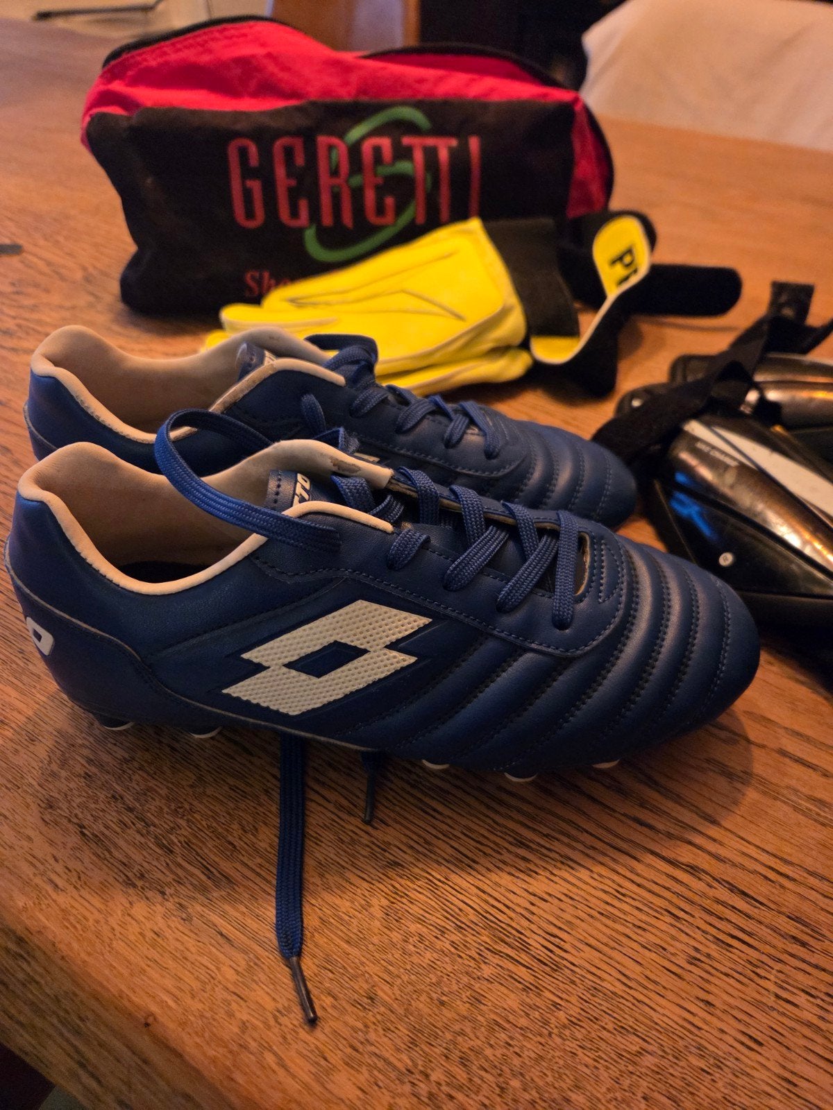 Lotto Voetbalschoenen Maat 36 voor kinderen set, Ophalen, Gebruikt, Schoenen