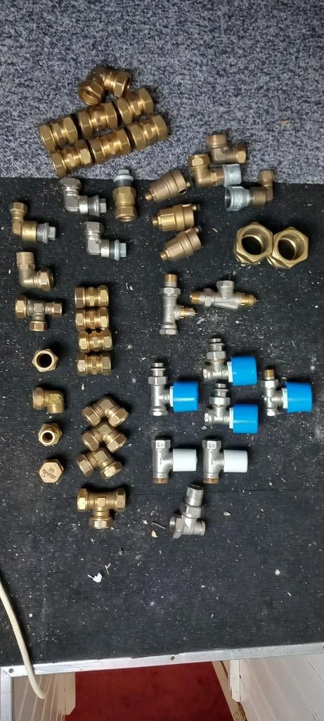 KIWA / VSH koppelingen 22,35mm en radiator kranen., Ophalen of Verzenden, Minder dan 60 cm, Radiator, Minder dan 30 cm