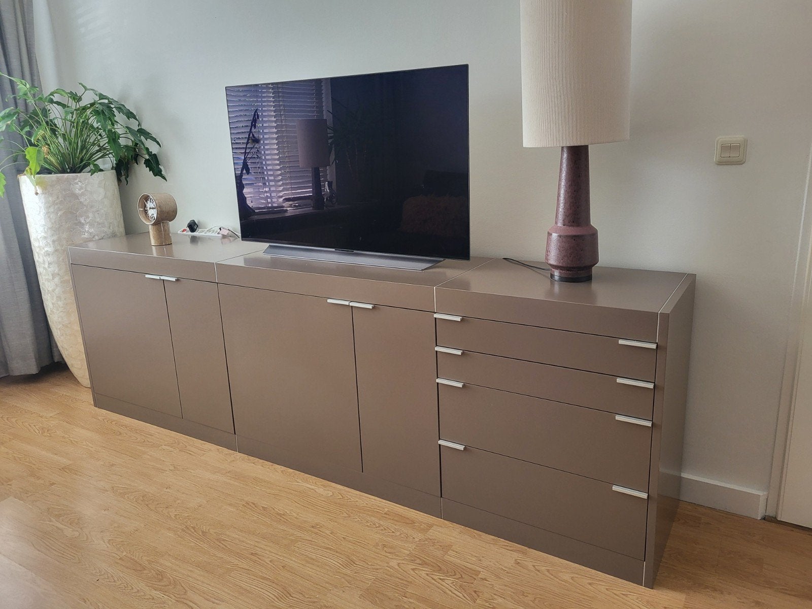 Moderne TV-meubel / Dressoir met opbergruimte, Huis en Inrichting, Ophalen, Overige materialen, Gebruikt, 200 cm of meer