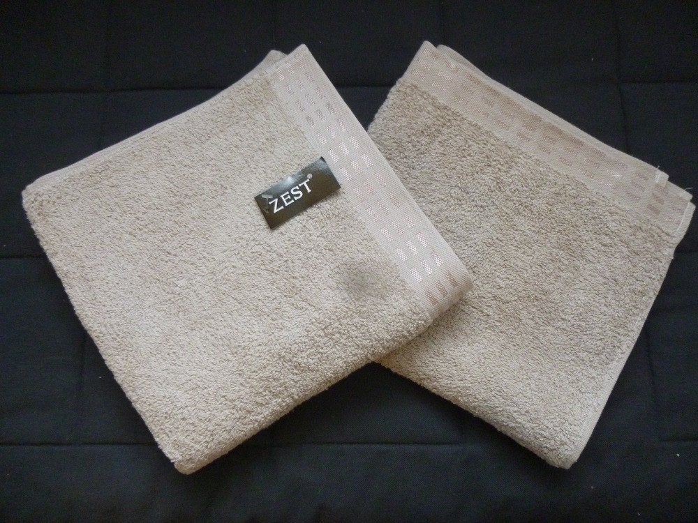 2 Beige baddoeken, Ophalen of Verzenden, Nieuw, Beige, Handdoek