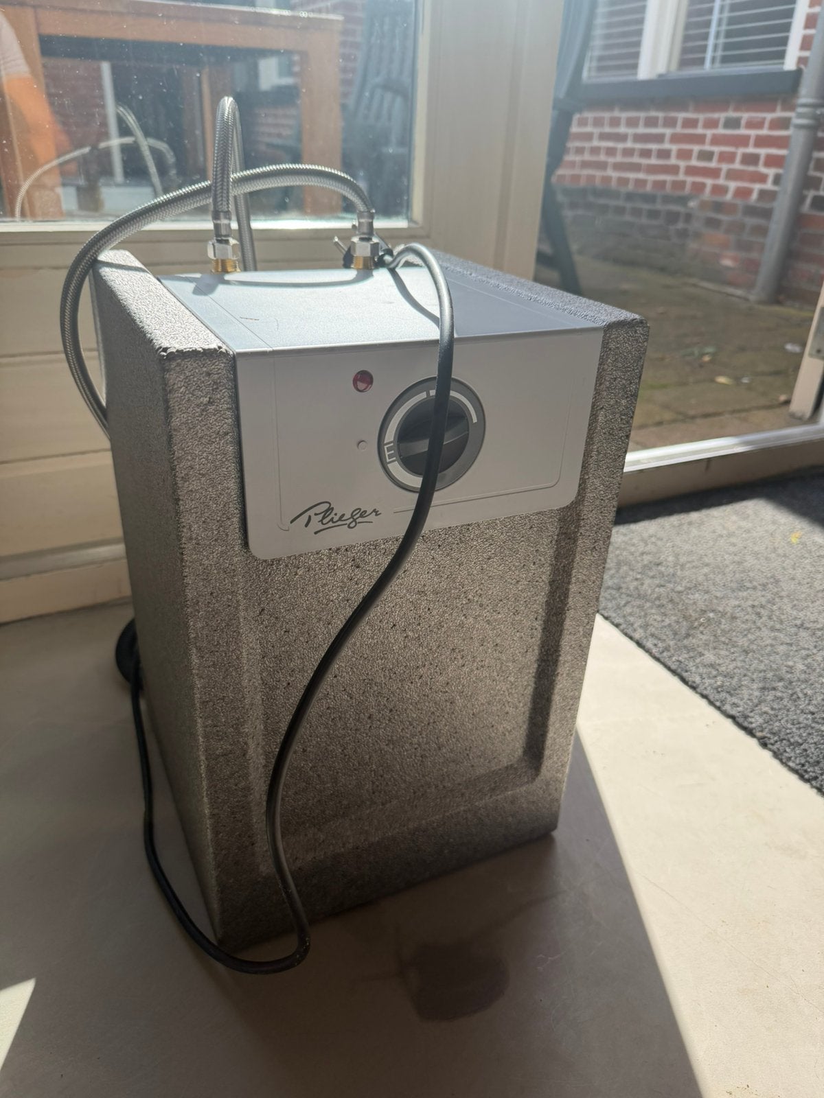 Keukenboiler met nieuwe rvs  kraan, Minder dan 20 liter, Boiler, Ophalen of Verzenden, Minder dan 3 jaar oud