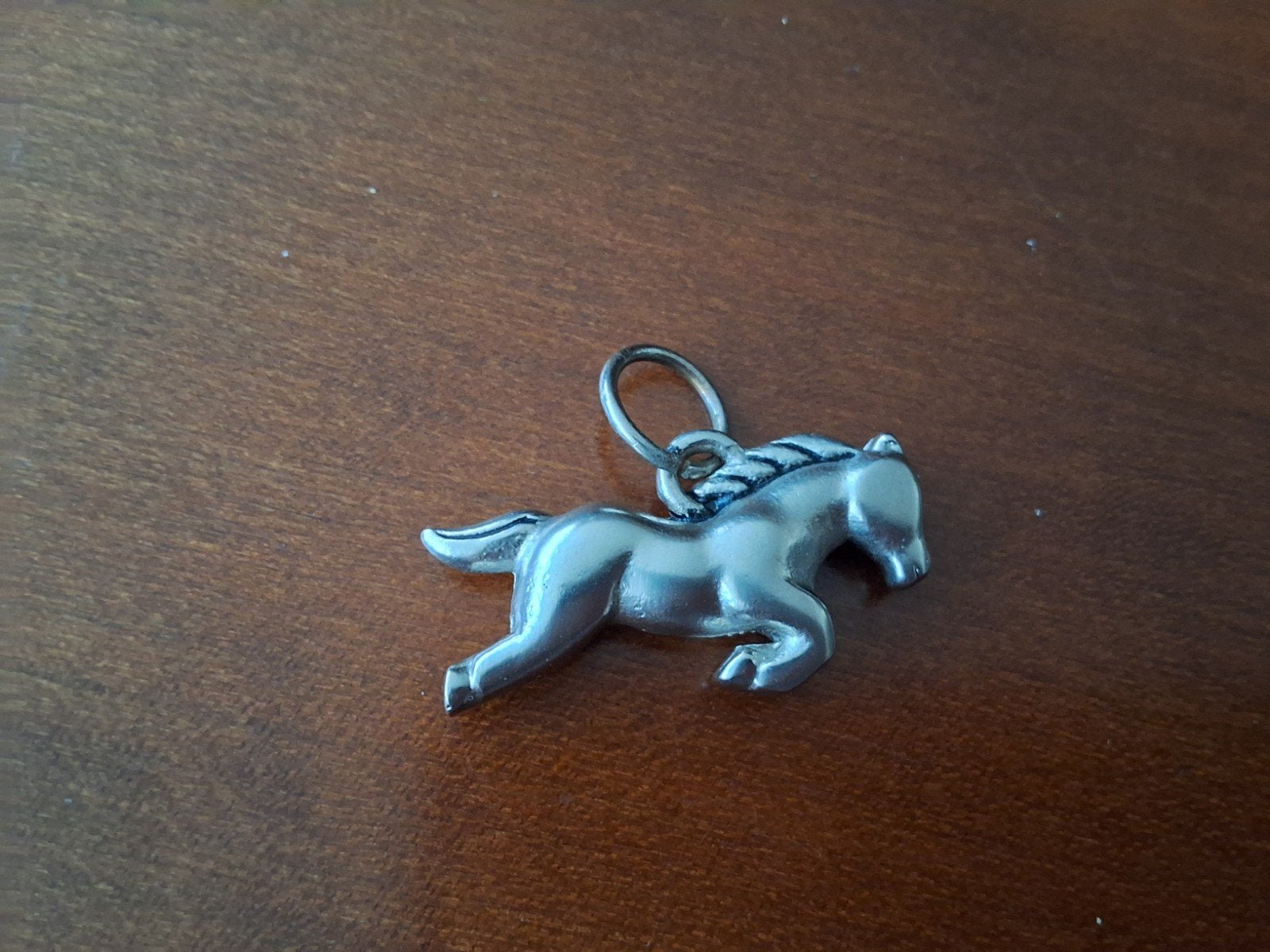 Mooie zilverkleurige hanger springend paard, Overige materialen, Gebruikt, Ophalen of Verzenden, Zilver