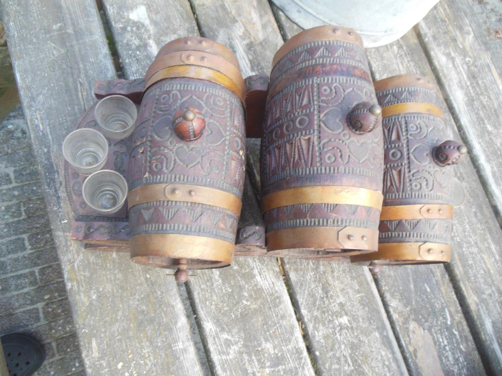 huis decoratie antiekwishkey drank 3 tonnetjes met 6 glasjes, Gebruikt, Hout, Vintage, Ophalen of Verzenden
