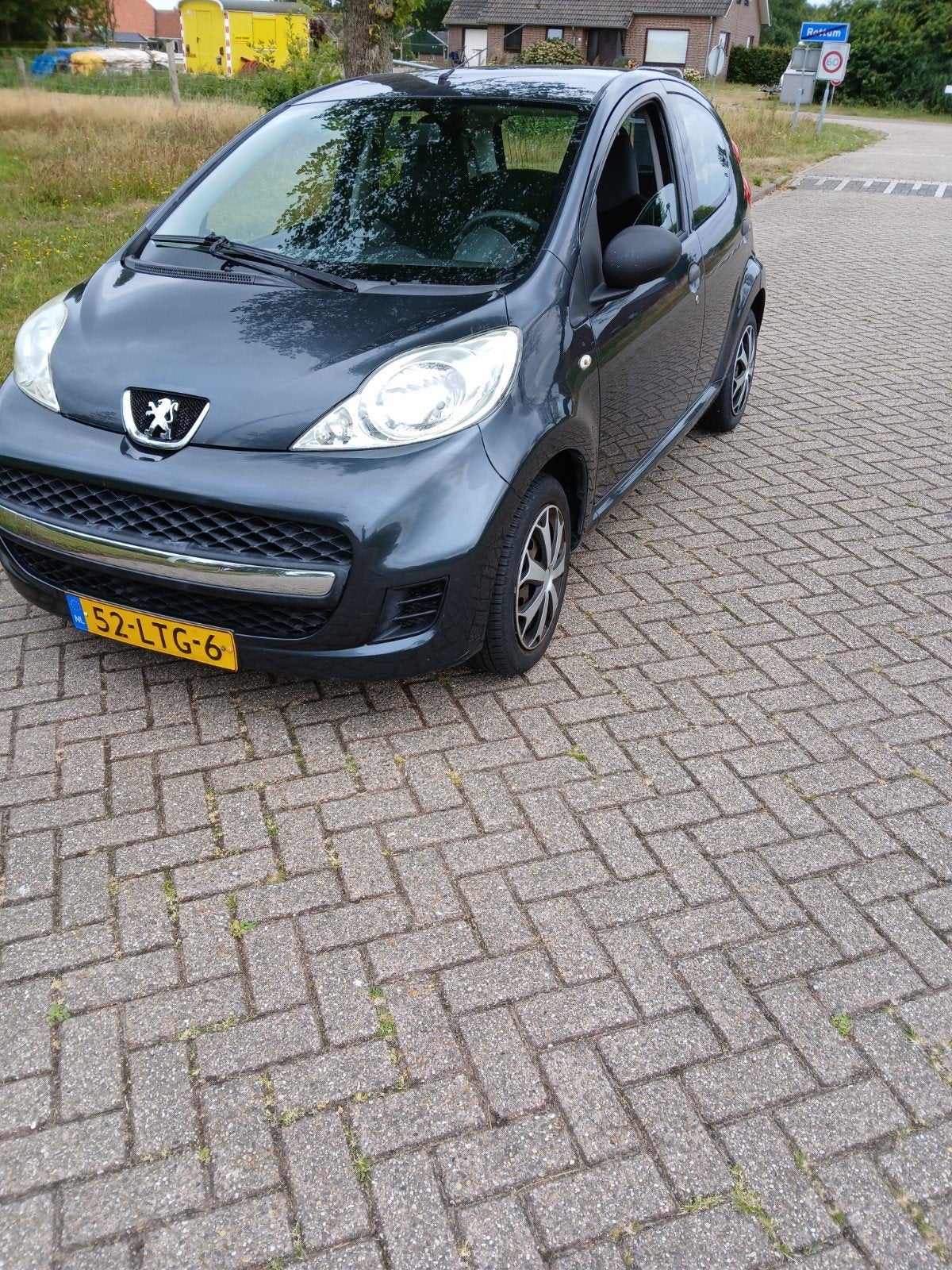 Peugeot 107 1.0 12V 5DR 2010 nwe apk, Voorwielaandrijving, Stof, 4 stoelen, Metallic lak