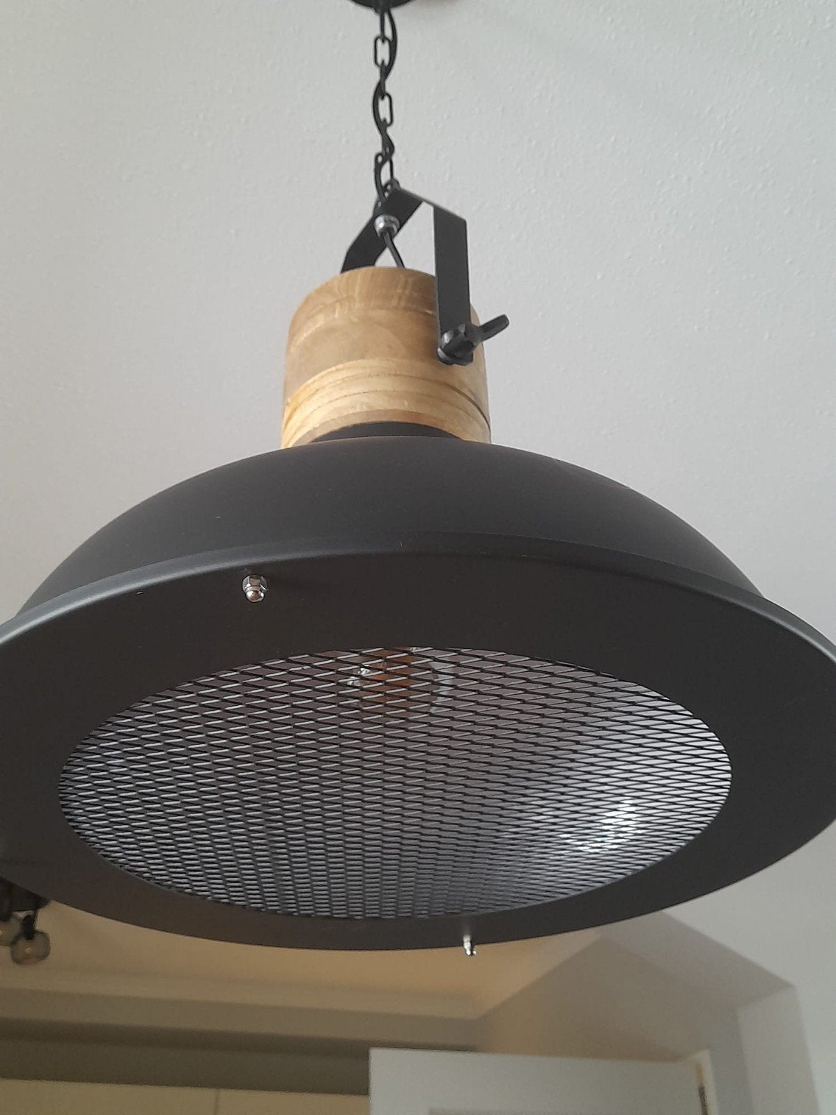 Industriële hanglamp zwart met hout en rooster, Ophalen, Gebruikt, E27 (groot), Industrieel