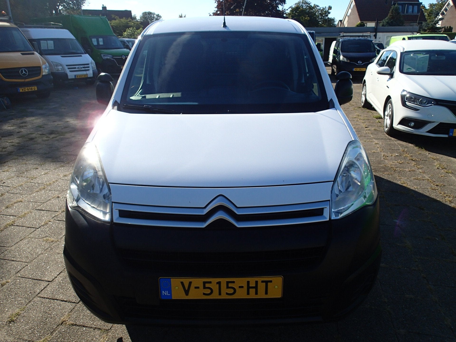 Citroën Berlingo 1.6 BlueHDI 100 Club Economy S&S VOORZIEN, Voorwielaandrijving, Gebruikt, 4 cilinders, Wit