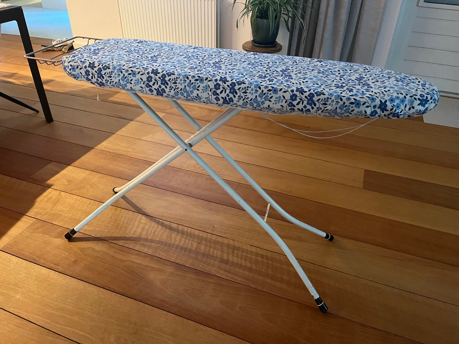 Strijkplank met bloemenprint, Ophalen, Gebruikt