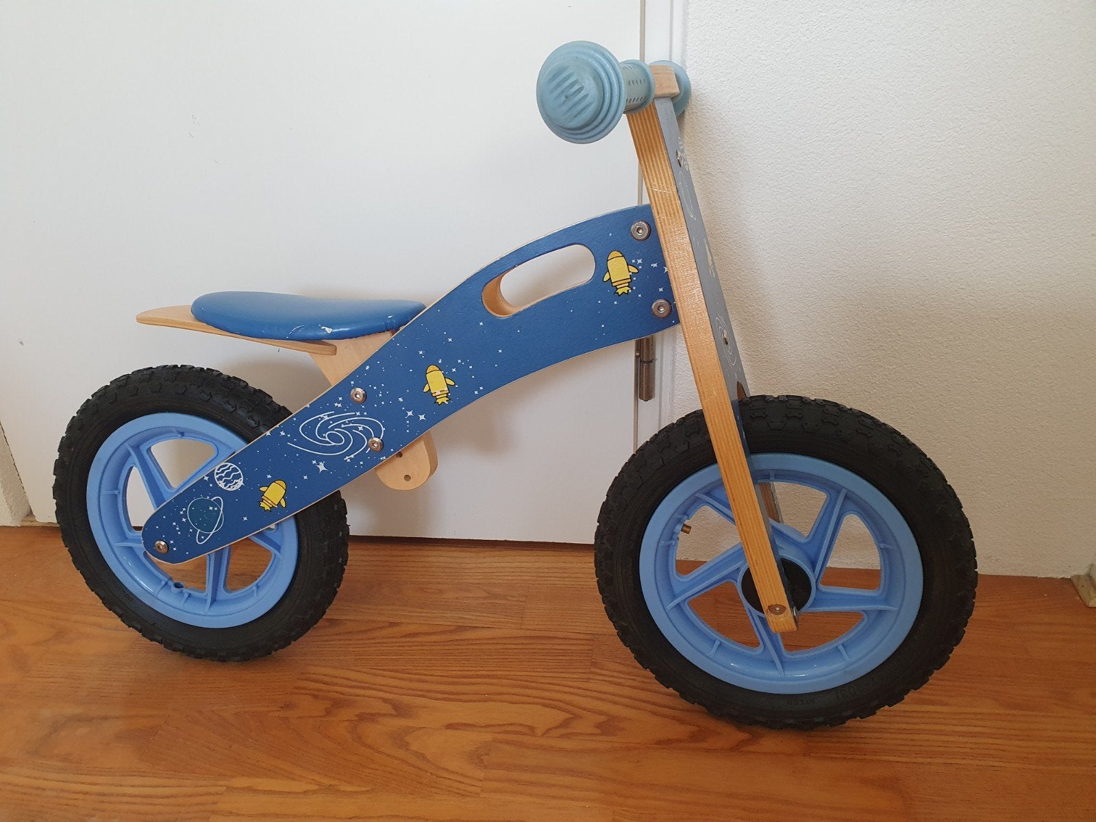 Houten loopfiets met ruimte thema loods5, Ophalen, Zo goed als nieuw