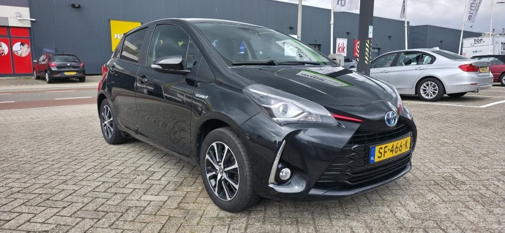 Toyota Yaris 1.5 Hybrid 100pk 5D 2018 Zwart automaaat Nap, Dealer onderhouden, 1497 cc, Origineel Nederlands, 1065 kg