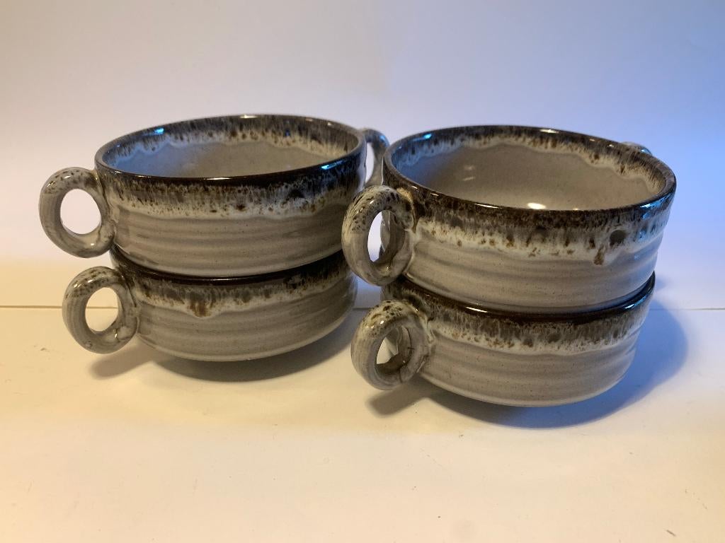Set van 4 keramiek kommen bruin soepkommen met 2 oren, Huis en Inrichting, Keuken | Servies, Keramiek, Ophalen of Verzenden, Zo goed als nieuw