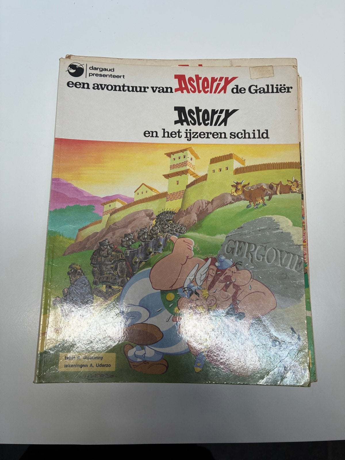 Asterix en het IJzeren Schild - Vintage Stripboek, Boeken, Stripboeken, Eén stripboek, Ophalen of Verzenden, Gelezen