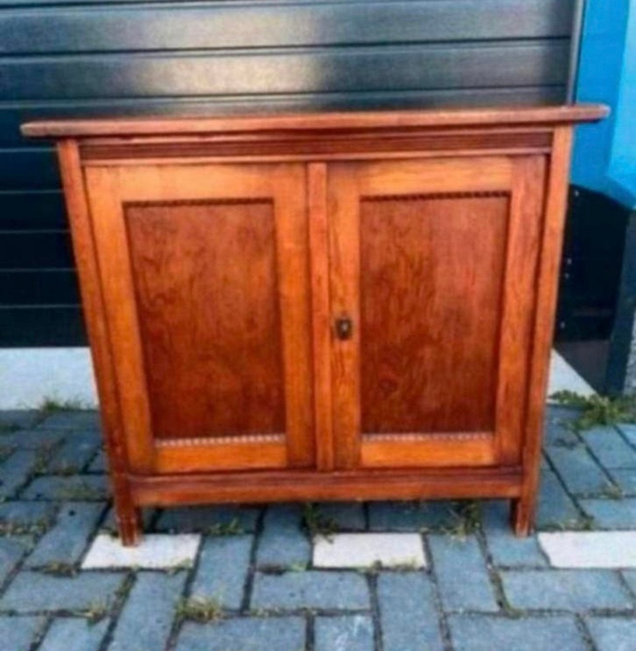 Houten dressoir met veel opbergruimte - antiek model, Huis en Inrichting, Kasten | Dressoirs, Ophalen, Zo goed als nieuw, 25 tot 50 cm
