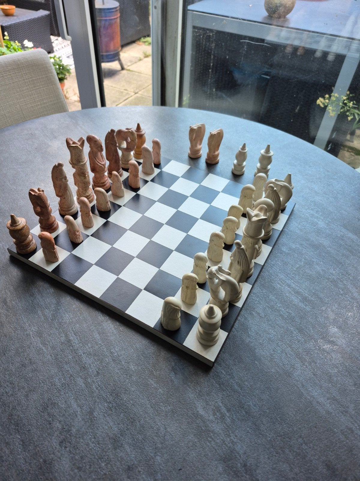 Prachtig handgemaakt schaakset op houten bord, Hobby en Vrije tijd, Een of twee spelers, Ophalen, Zo goed als nieuw