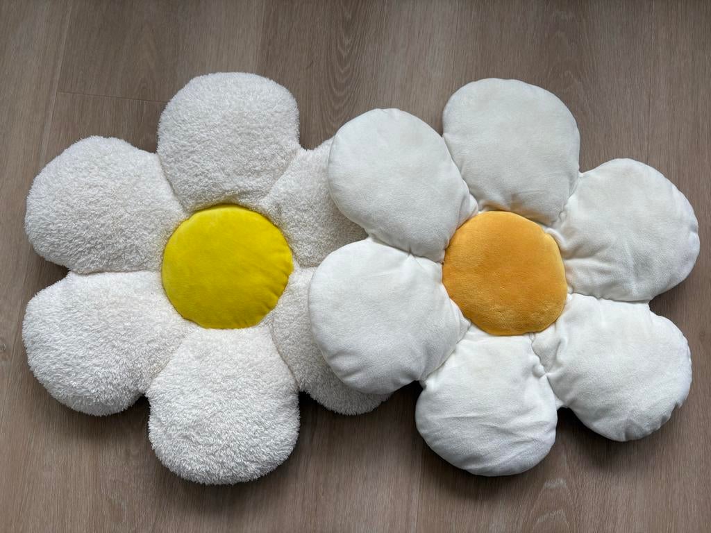 Hema bloem sierkussens - Zacht en decoratief, Ophalen of Verzenden, Zo goed als nieuw, Wit, Overige vormen
