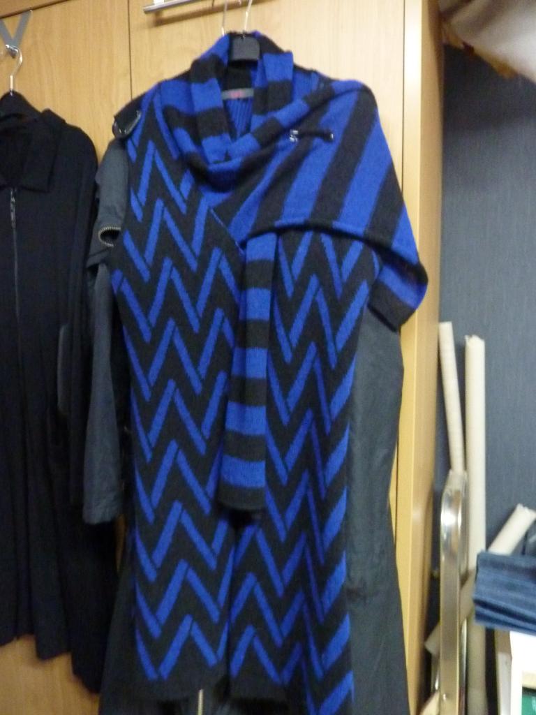 Rimini apart blauw zwart tuniek met variabele kraag en speld, Verzenden, Zo goed als nieuw, Maat 46/48 (XL) of groter, Blauw