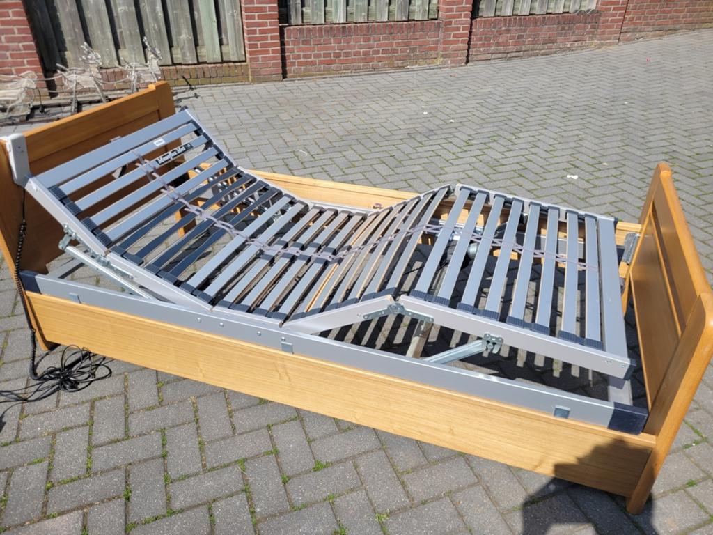 Elektrische verstelbare lattenbodem, Huis en Inrichting, Slaapkamer | Matrassen en Bedbodems, Ophalen, 90 cm, Eenpersoons, Zo goed als nieuw