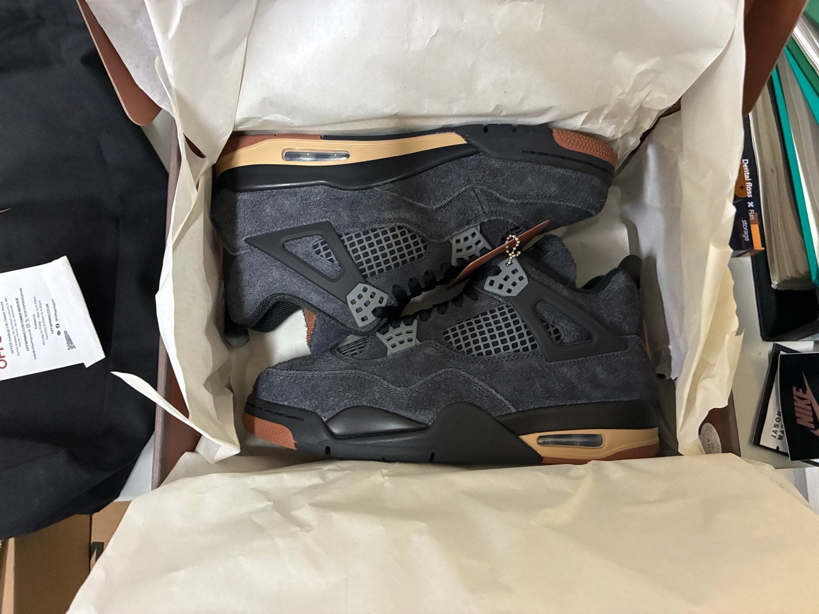NIEUW! Nike Air Jordan 4 Retro Black Red Bark Dark maat 42, Ophalen, Nieuw, Zwart, Sneakers of Gympen