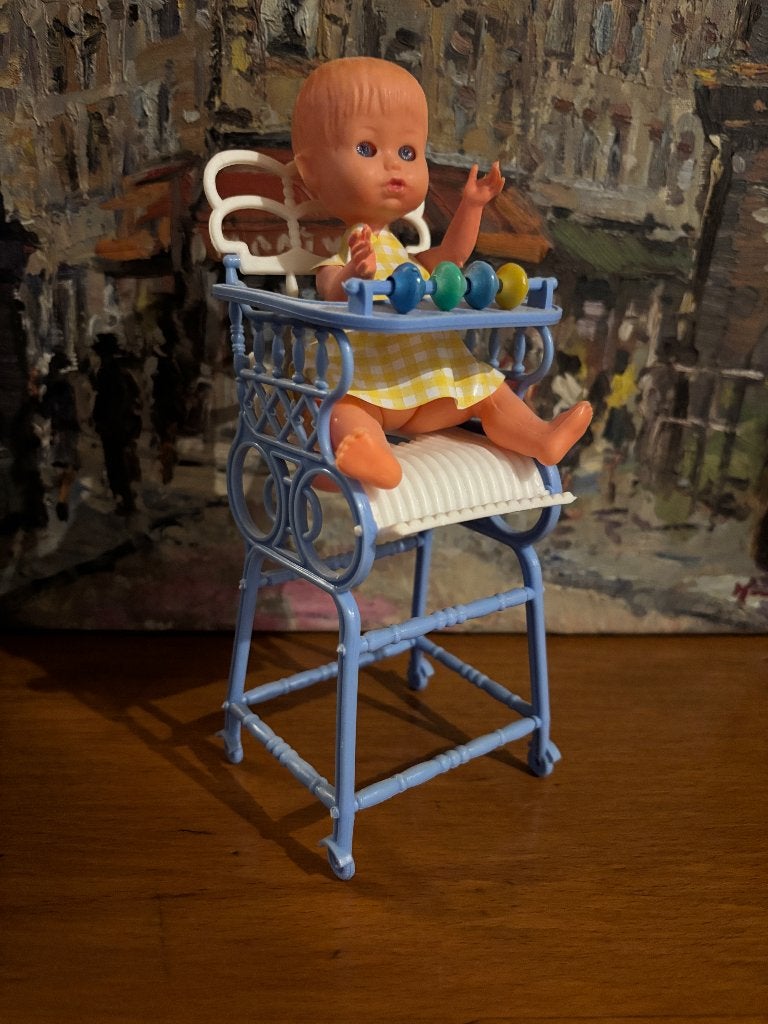 Popje in kinderstoel jaren 60, Ophalen of Verzenden, Gebruikt, Pop