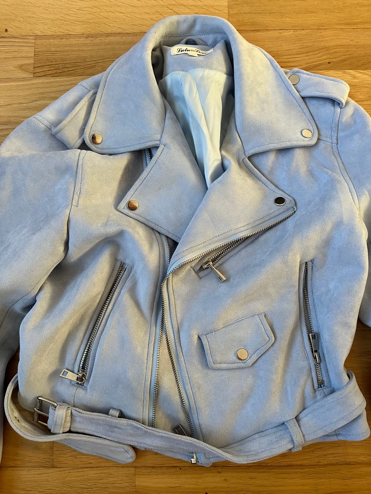 Prachtig babyblauw suède jasje - Maat S, Kleding | Dames, Ophalen, Zo goed als nieuw, Maat 36 (S), Blauw