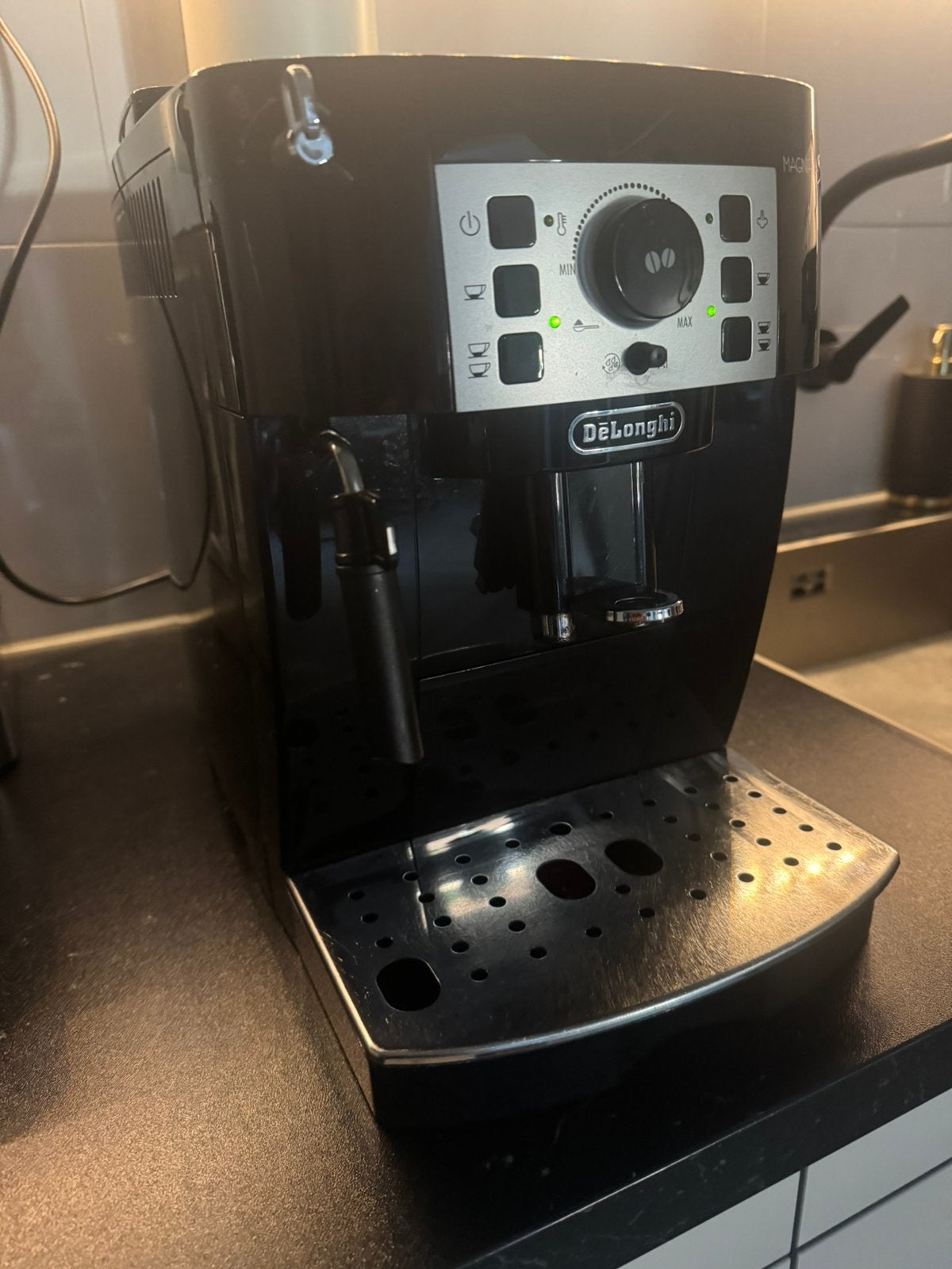 DeLonghi koffiebonen machine, Koffiemachine, Ophalen of Verzenden, Zo goed als nieuw, 1 kopje