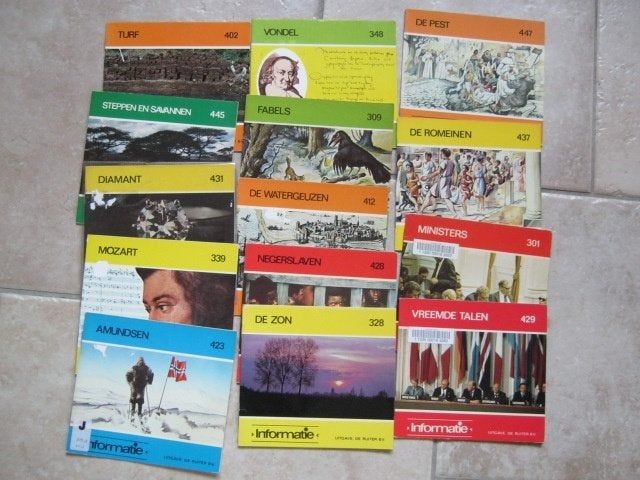 Pakket verschillende info boekjes  nr 131, Boeken, Verzenden, Gelezen