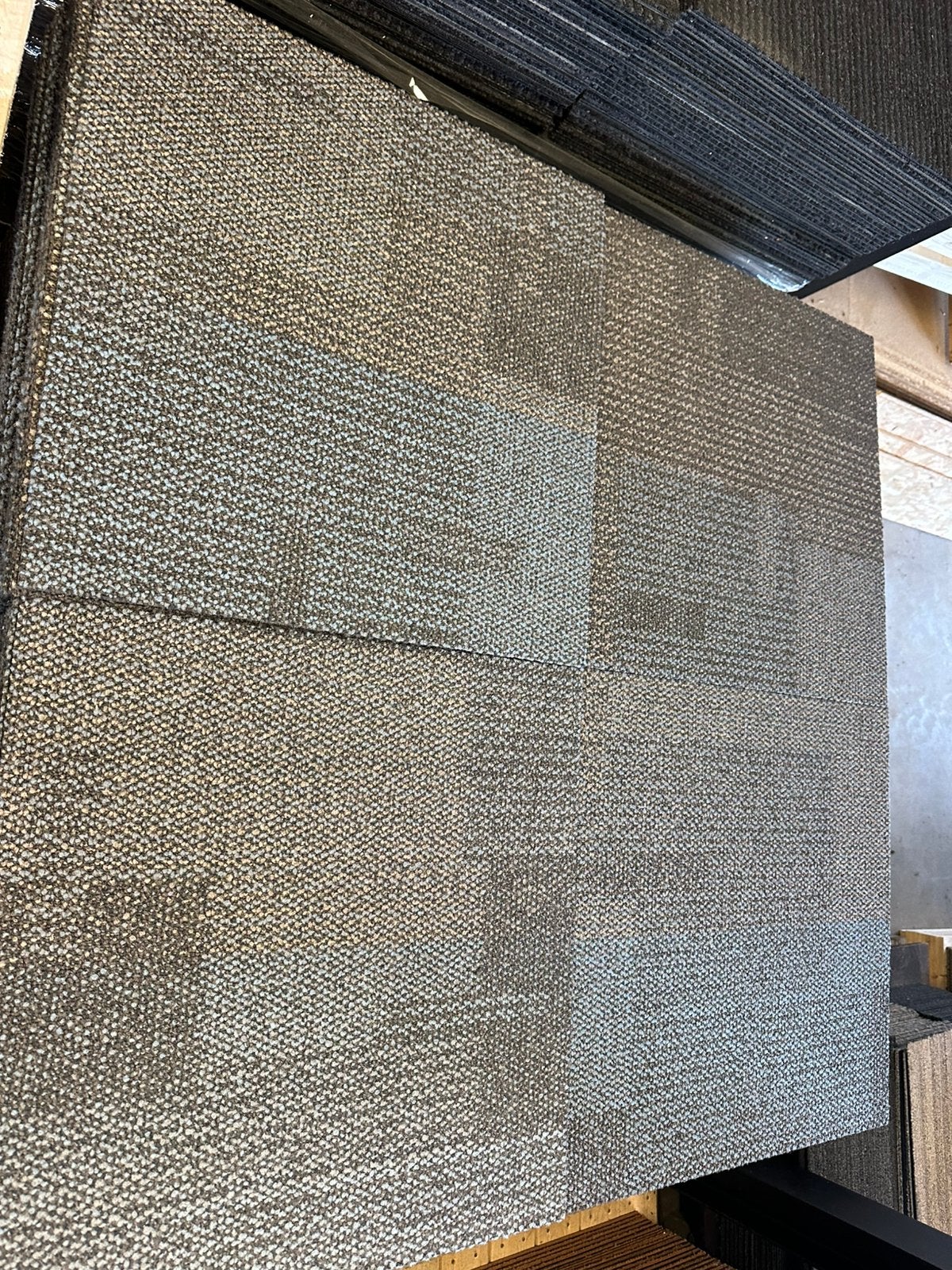 Tapijttegels 50x50 cm interface 520 stuks aanwezig, Ophalen, Gebruikt, Bruin, Q