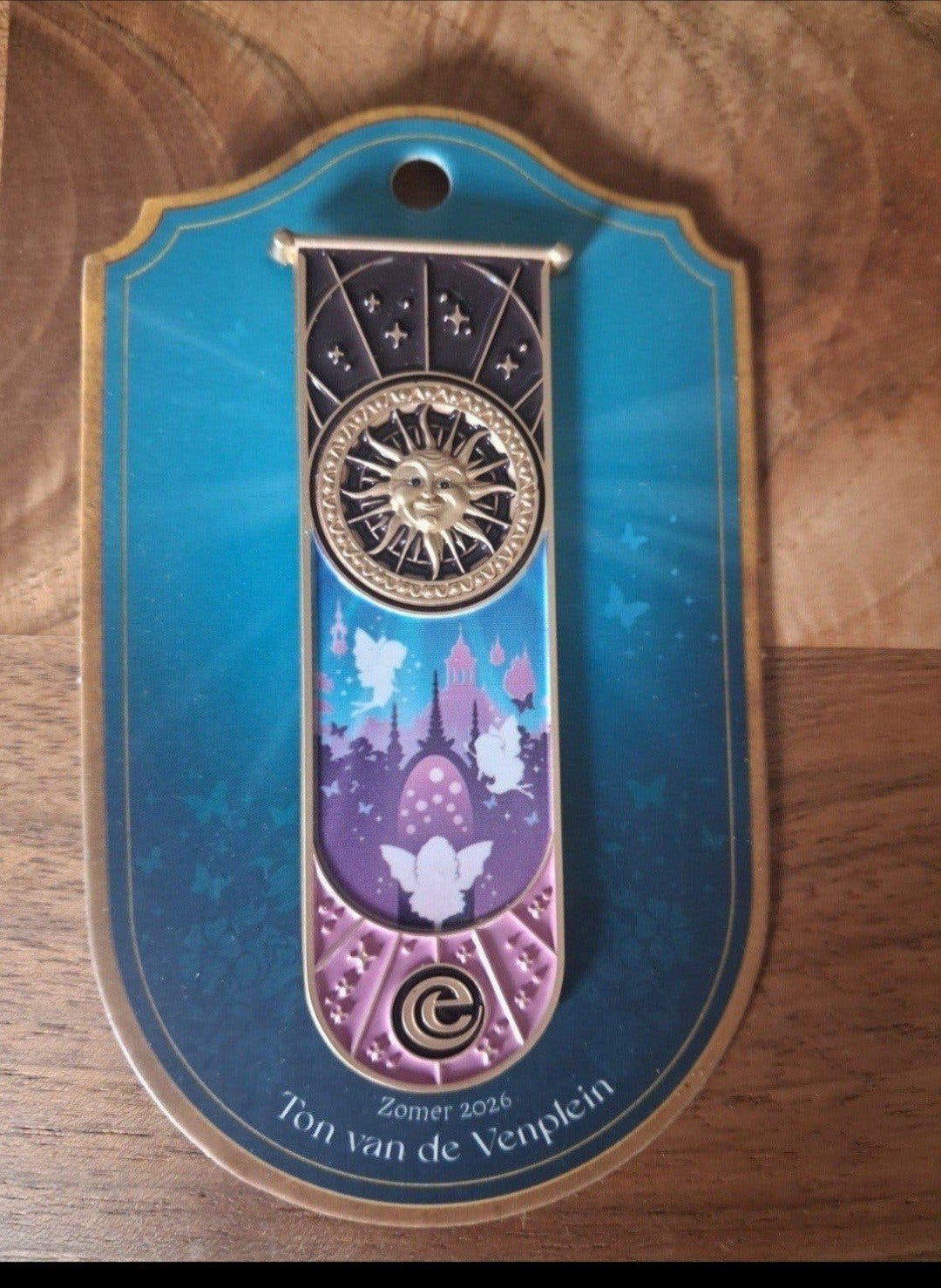 Efteling zomerpin 2026 #3, Verzamelen, Efteling, Ophalen of Verzenden, Nieuw, Button of Speldje