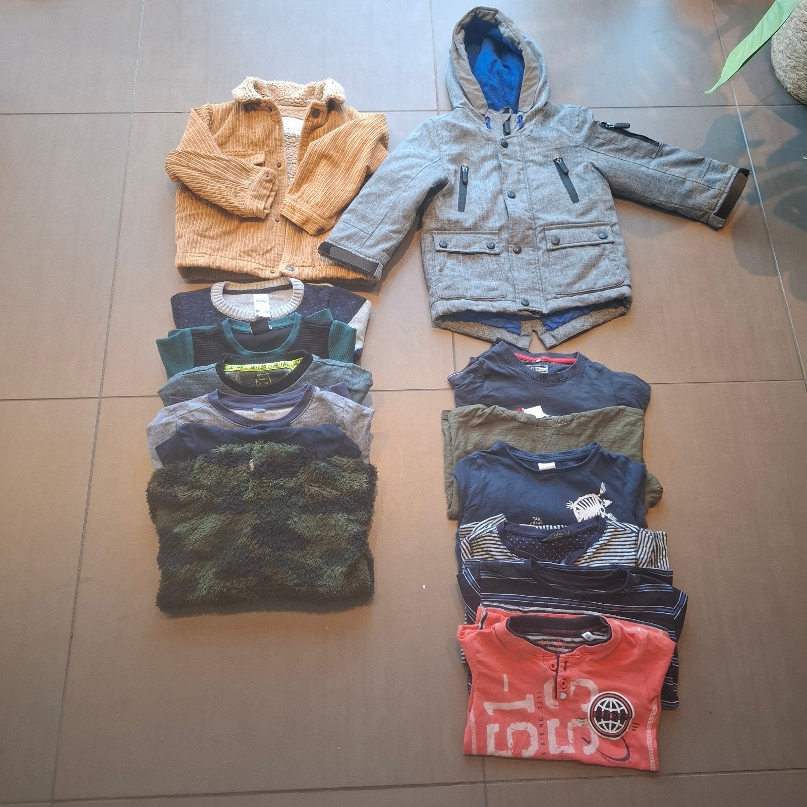 Jongenskleding pakket 104- jassen, truien en longsleeves, Ophalen of Verzenden, Gebruikt, Diverse, Jongen
