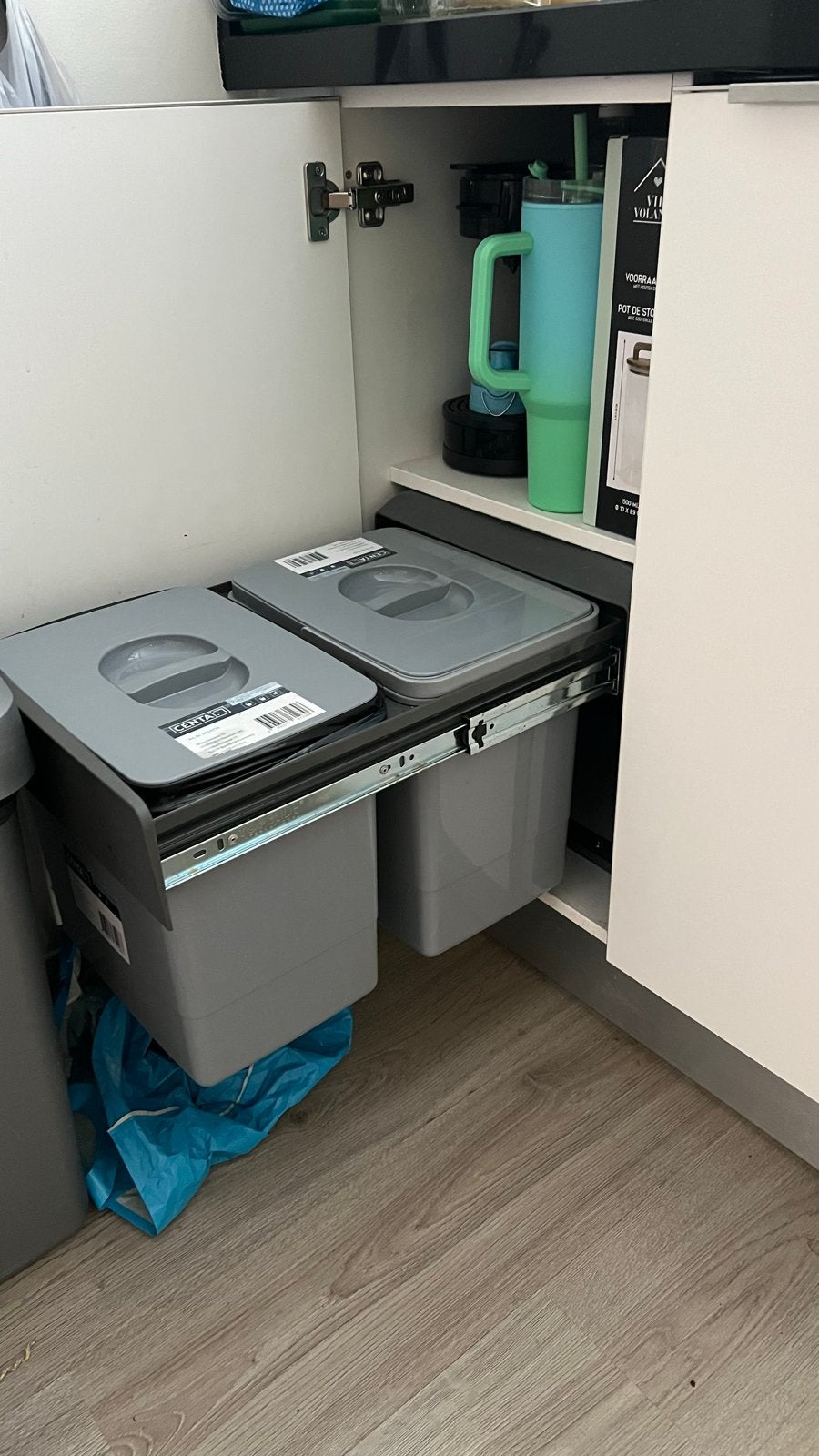 Inbouw prullenbak met twee compartimenten, Ophalen, Kunststof, Gebruikt, 20 tot 30 liter