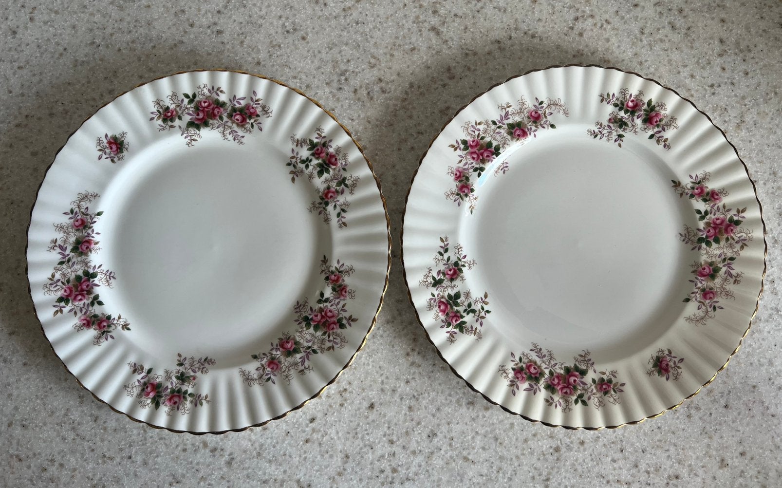 2 dinerborden Lavender Rose Royal Albert, Verzenden