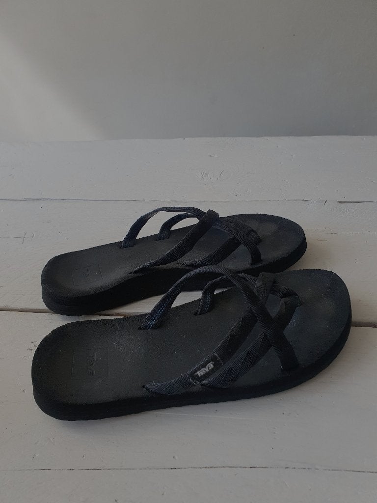 Teva slippers maat 39, Kleding | Dames, Schoenen, Zwart, Teva, Gedragen, Ophalen