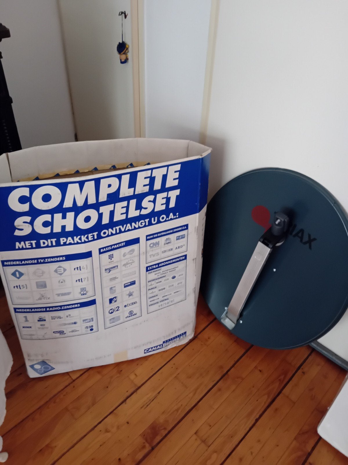 Complete schotelset met statief voor camping, Ophalen, Zo goed als nieuw, (Schotel)antenne, Overige merken