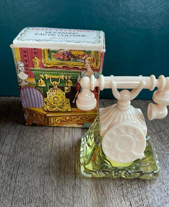 Vintage Avon parfumfles “Petit Telephone “ jaren ‘70, Ophalen of Verzenden, Gebruikt, Parfumfles, Gevuld
