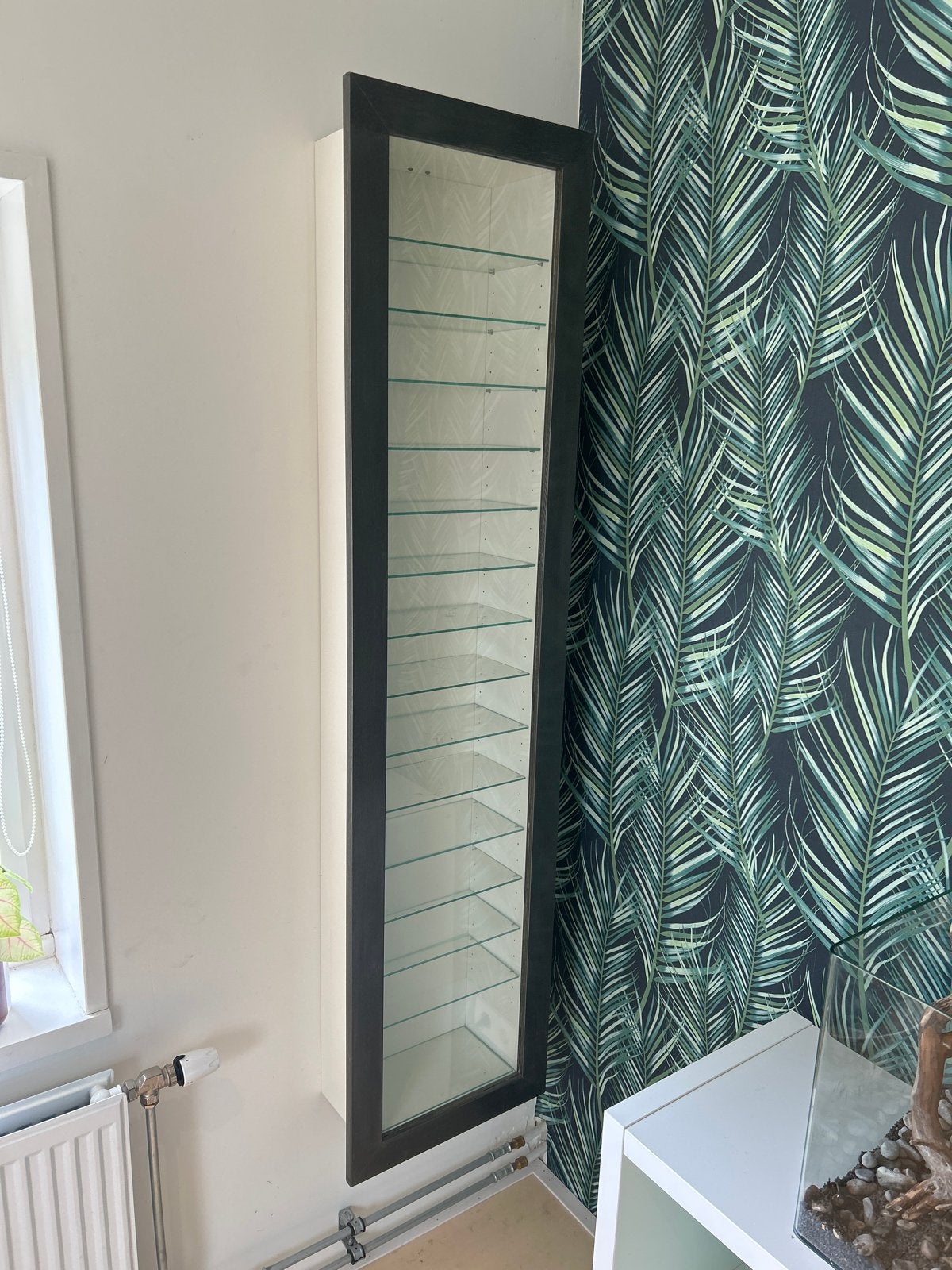 Smalle vitrinekast met glazen planken - 162x34x17 cm, Minder dan 50 cm, Gebruikt, Ophalen of Verzenden, Glas